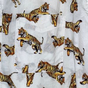 Men’s Old Navy Tiger print short sleeve size XXl